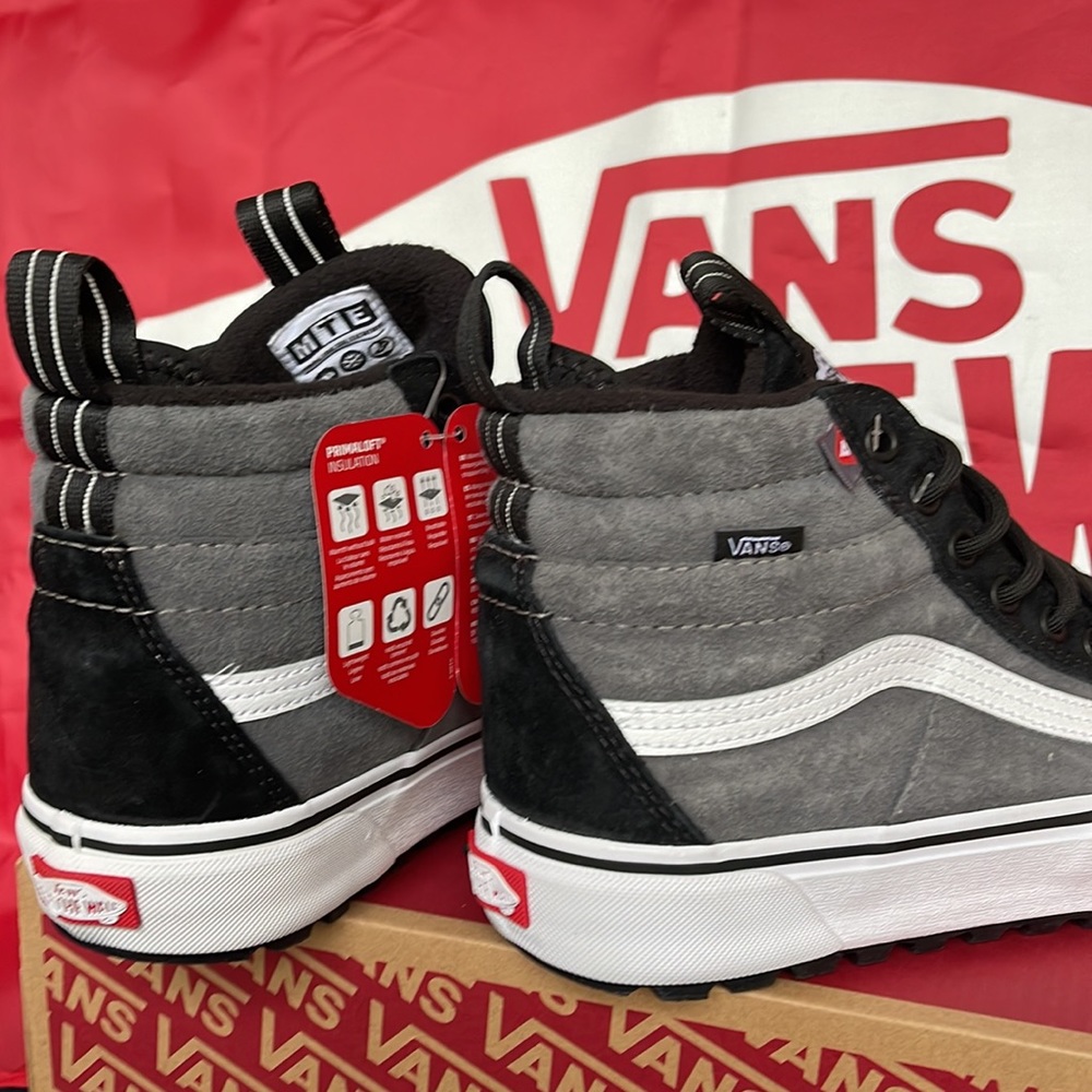 Vans WMNS Sk8-Hi Mte-2
Pewter/Black
VN0A5KYCPBQ
boots - sneakers - Picture 15 of 16